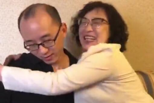 被绑架了32年的儿子将带着他的养母去Xi安生